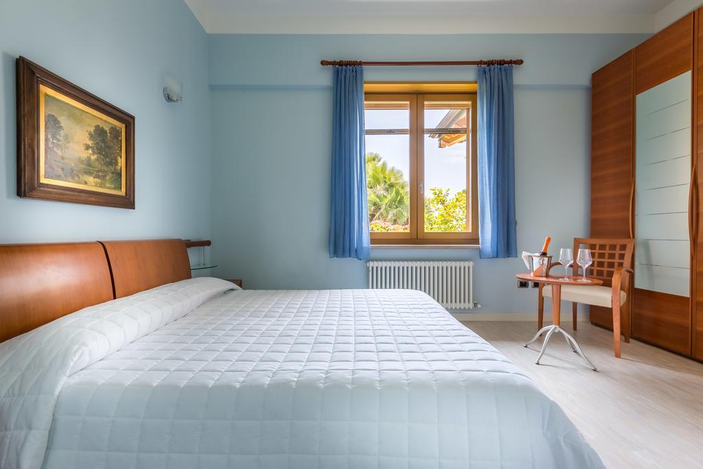 Torre Degli Ulivi Bed and Breakfast Tignale Εξωτερικό φωτογραφία