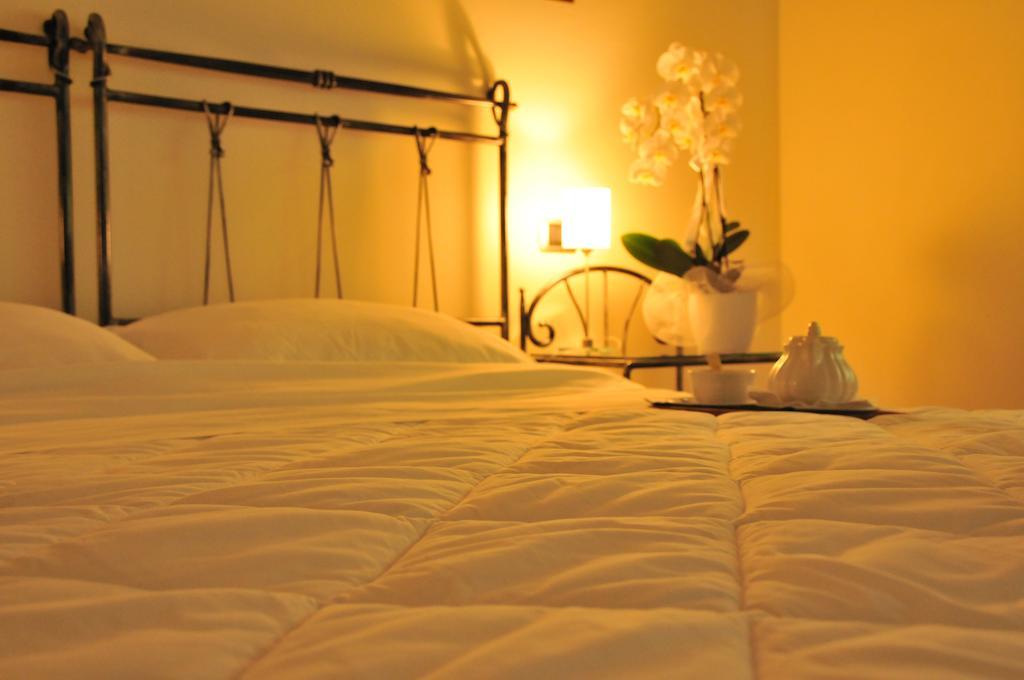 Torre Degli Ulivi Bed and Breakfast Tignale Δωμάτιο φωτογραφία