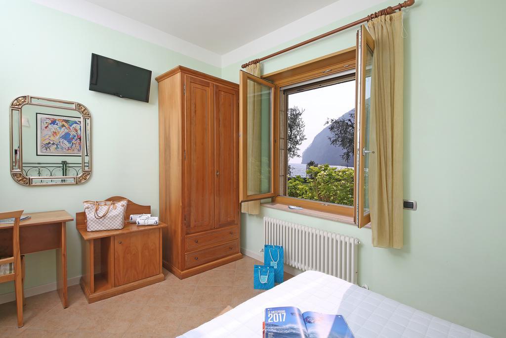 Torre Degli Ulivi Bed and Breakfast Tignale Εξωτερικό φωτογραφία